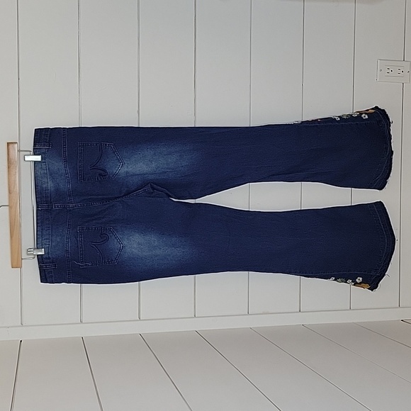 Unbranded 4XL (36" waist) distressed blue flare jeans with floral embroidery - Picture 2 of 5